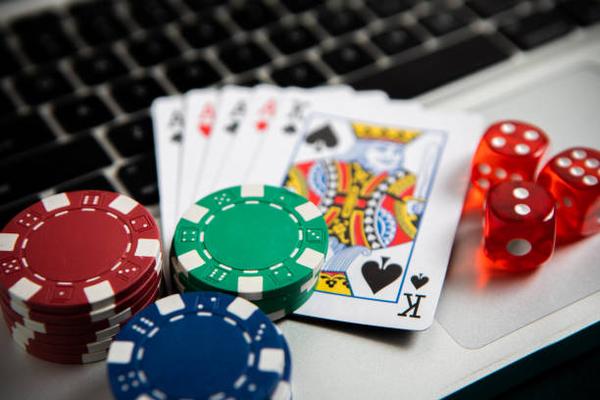 The Art of Bluffing in QQ Poker Online: A Strategic Approach